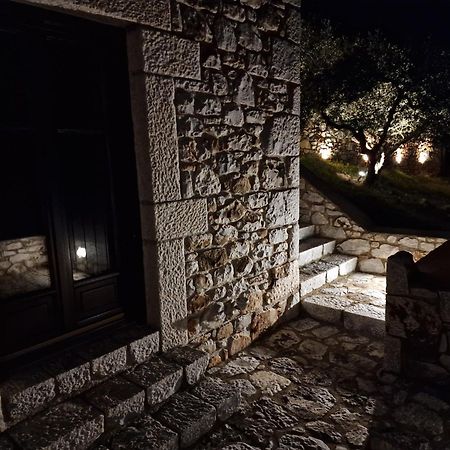 Focalion Castle Luxury Suites Pírgos Dhiroú Екстериор снимка