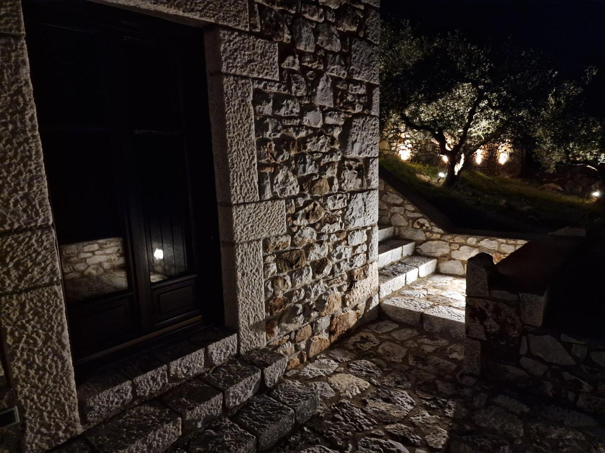 Focalion Castle Luxury Suites Pírgos Dhiroú Екстериор снимка