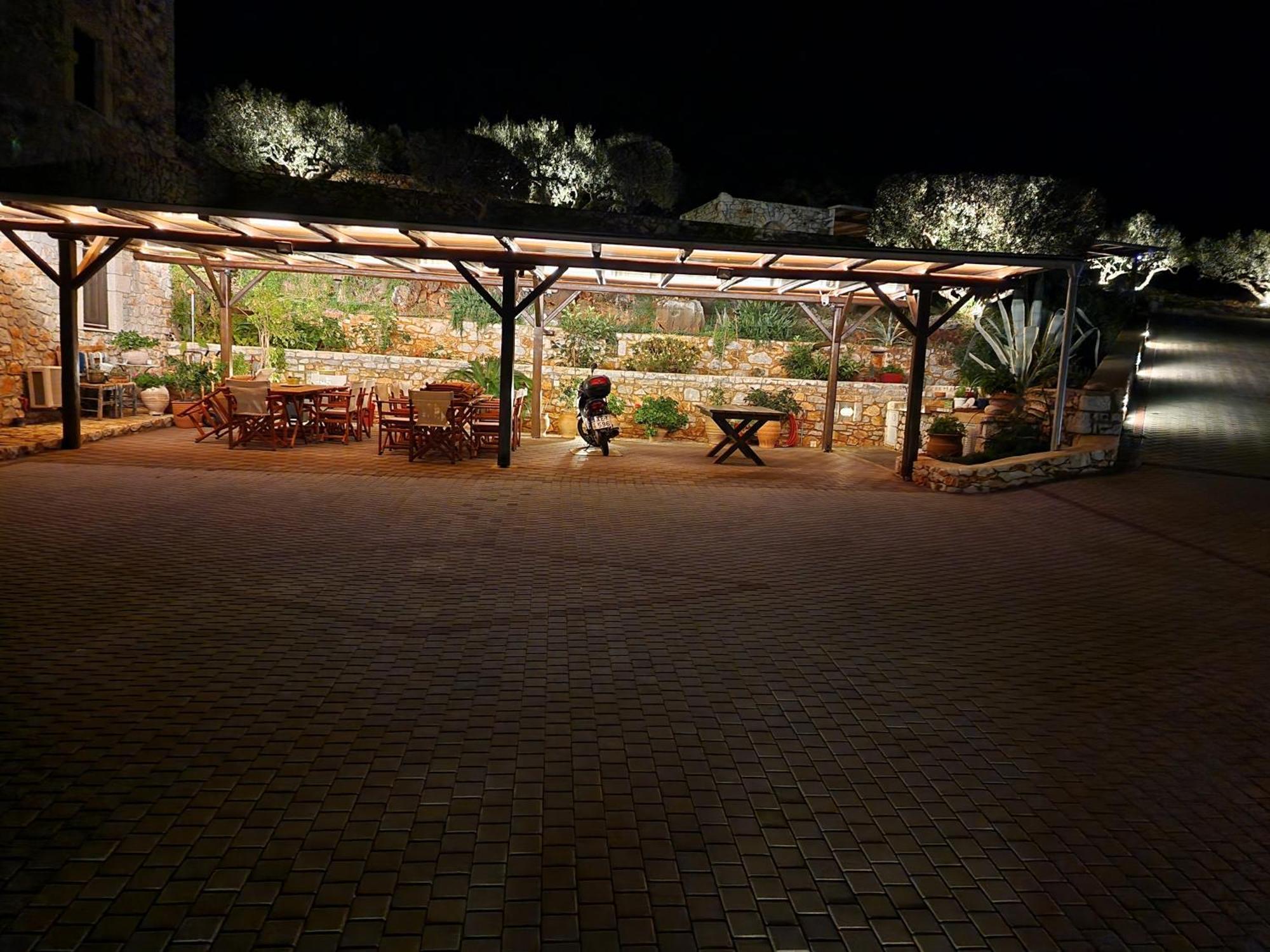 Focalion Castle Luxury Suites Pírgos Dhiroú Екстериор снимка