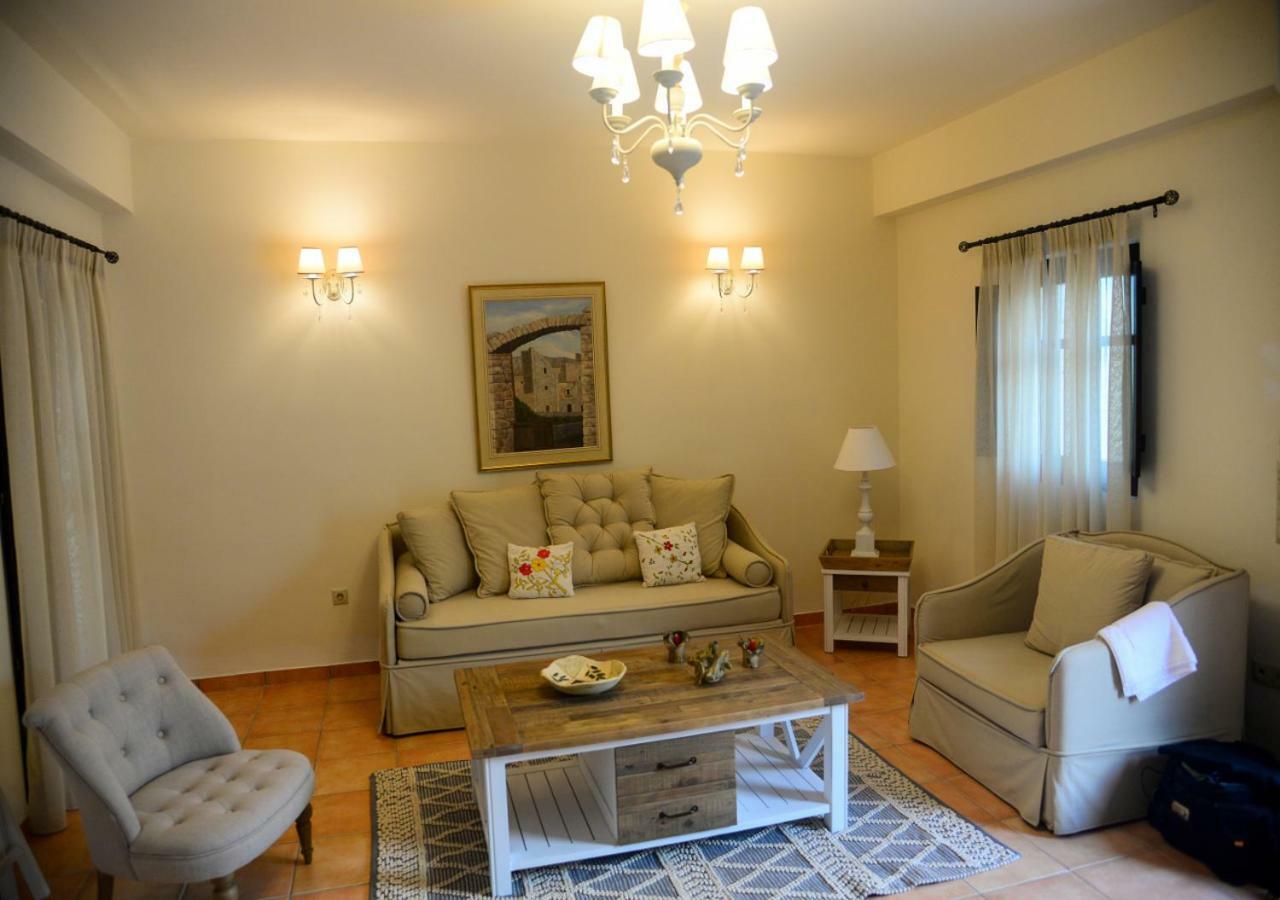 Focalion Castle Luxury Suites Pírgos Dhiroú Екстериор снимка
