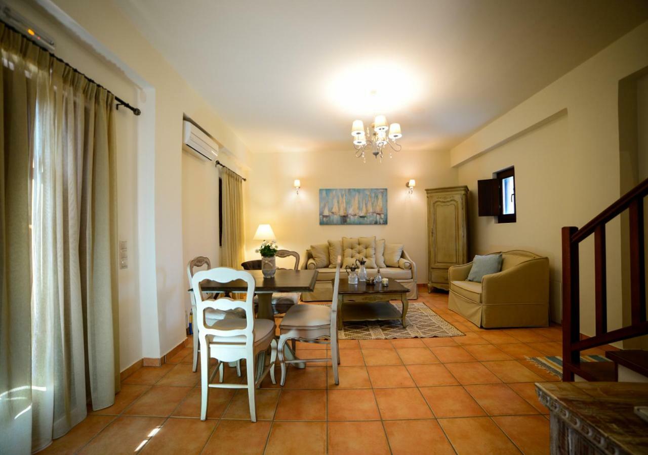 Focalion Castle Luxury Suites Pírgos Dhiroú Екстериор снимка
