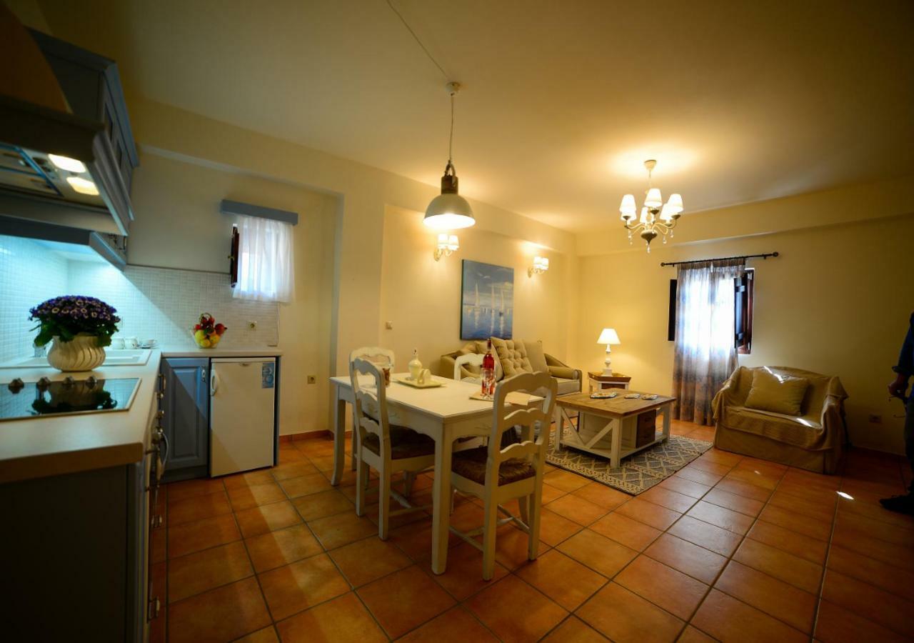 Focalion Castle Luxury Suites Pírgos Dhiroú Екстериор снимка