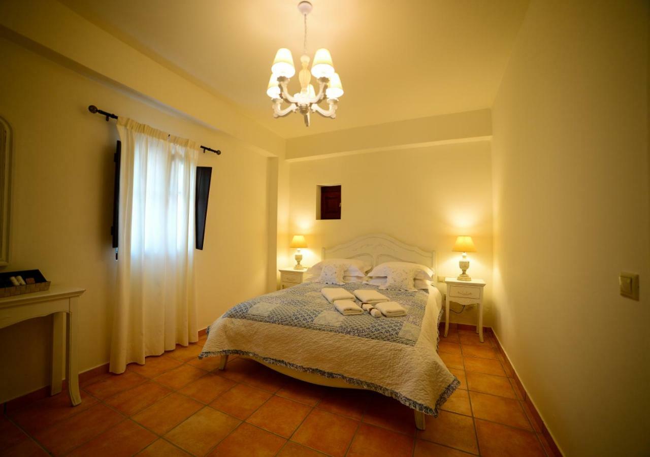 Focalion Castle Luxury Suites Pírgos Dhiroú Екстериор снимка